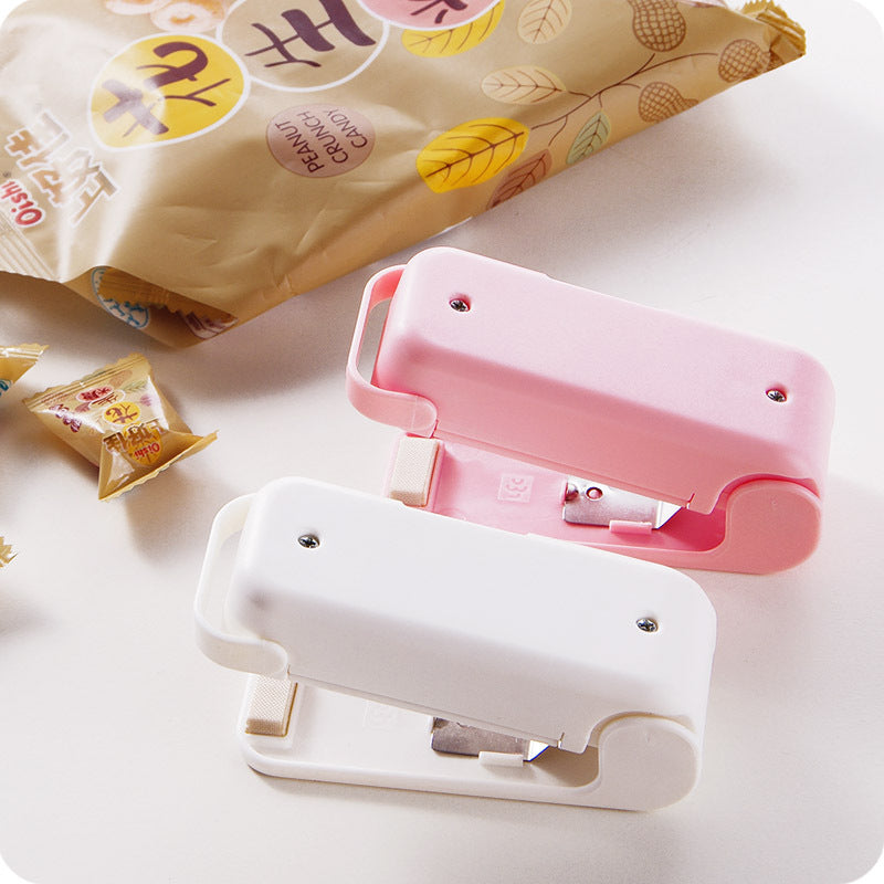 Portable Mini Sealer Home Heat Bag Plastic Food Snacks Bag Sealing Machine Food Packaging Kitchen Storage Bag Clips Random Color 775523