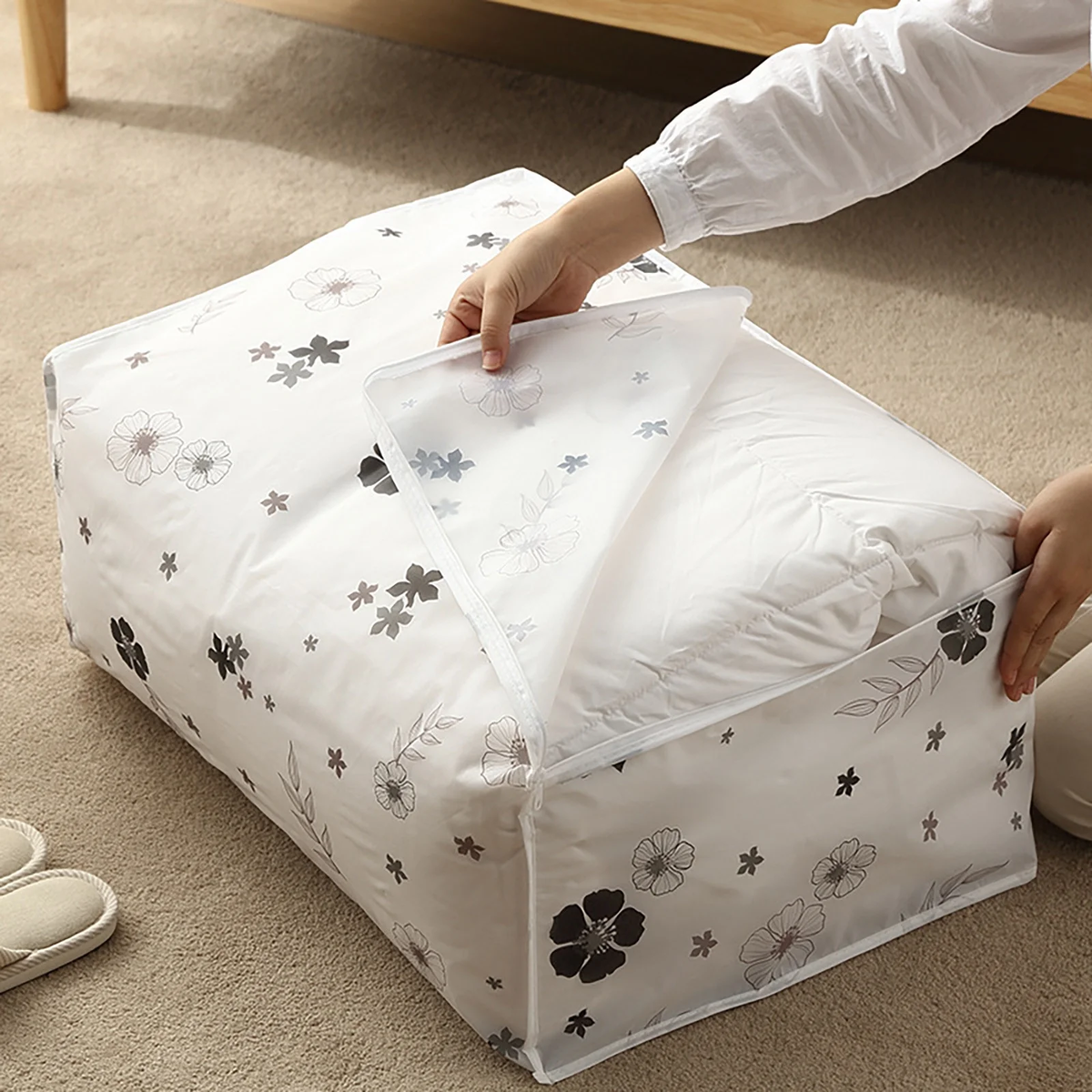 Quilt Storage Bag Waterproof Closet Organizers Zipper Folding Organizer Durable Clothing Packaging Plastic Bags for Storing Coats, Jackets Home Use Pillows, Blankets (Random Design) - Small