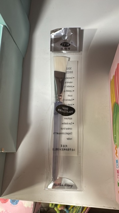 Professional Makeup Applicator Brush - Single Piece