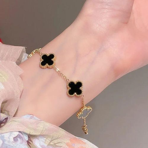 QXT-134 Clover Bracelet – Stainless Steel | Elegant & Durable Accessory