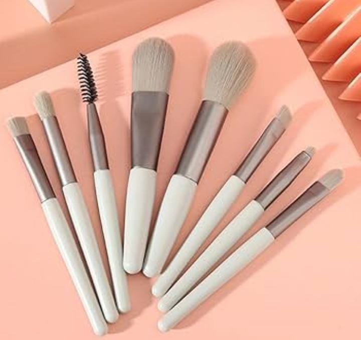 8 Pieces Cute Mini Brushes Pack Random Color