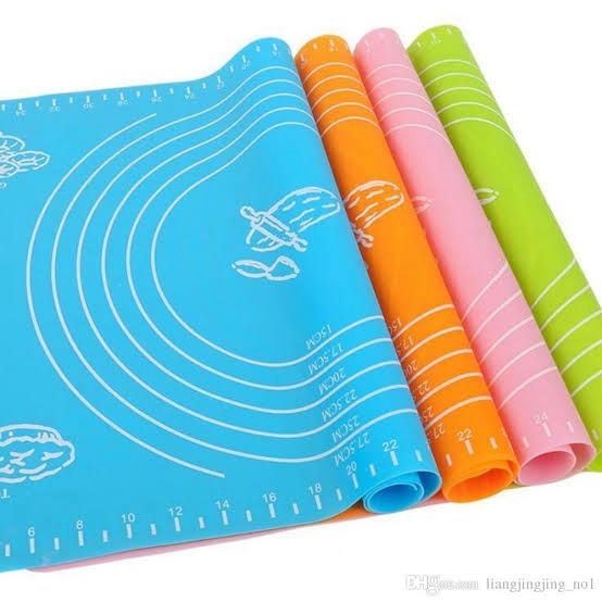 Silicone Pastry Mat 14 Inch Round Non Stick Baking Mat With Measurements Food Grade Heat Resistant Reusable Rolling Surface For Dough Pizza Pie And Fondant Random Color
