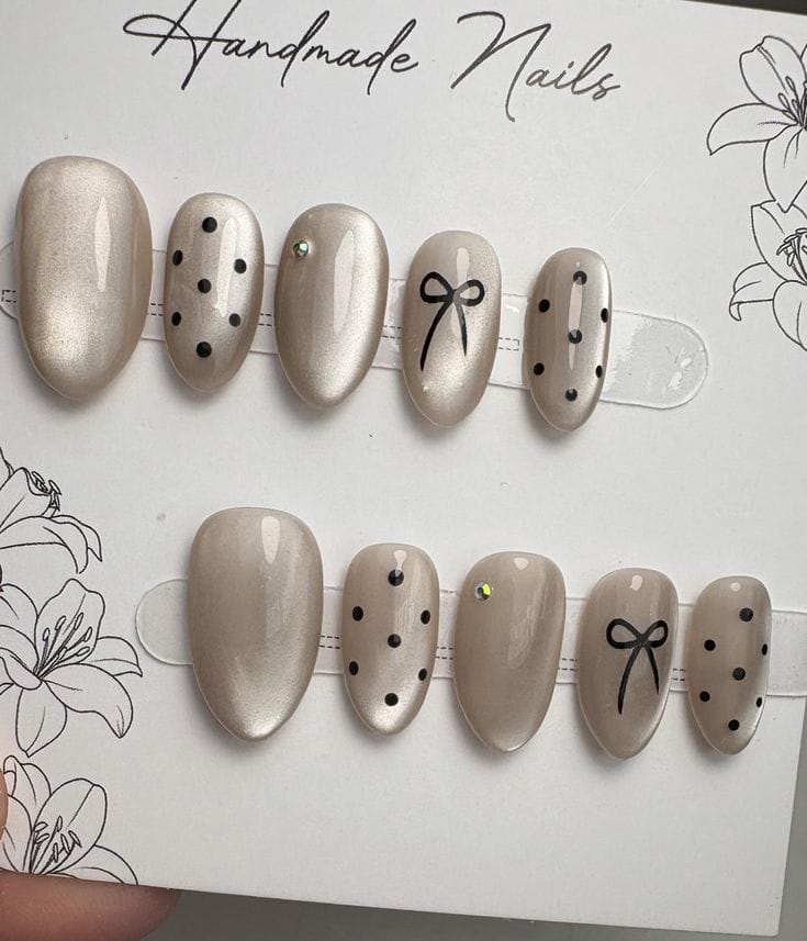 Pack of 12 - Cat Eye Nails Luminous Magnetic Effect Soft Nude Champagne Gold Almond Nails With Shimmer Polka Dots And Fine Bow Line Art (Random Design)